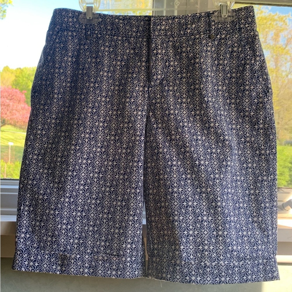 Athleta Navy and White Geometric Flat-Front Bermuda Shorts size 8